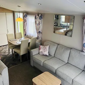 3 Bedroom Beautiful Caravan At Sand Le Mere Holiday Village Tunstall (East Riding of Yorkshire)